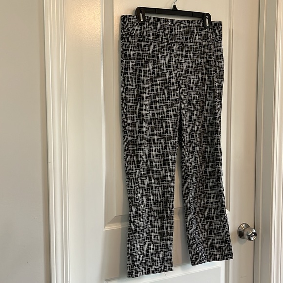S.C. & CO print pullon capris size 12 - Picture 2 of 3